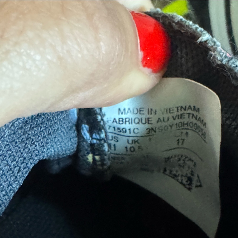 Converse Chuck Taylor Always On Hearts platform sneaker and black sneakers 11 - Picture 7 of 11